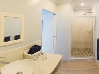 Mseni-Accommodation-FamilyCottage-DoubleRoomBathroom